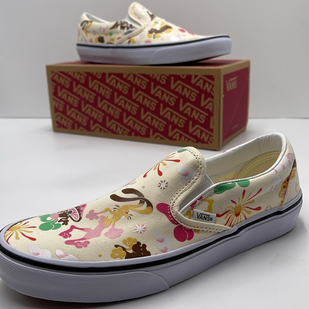 Vans Men’s Classic Slip-On Get Outdoors Classic White 
VN000BVZFRL
Sneakers - Picture 2 of 16